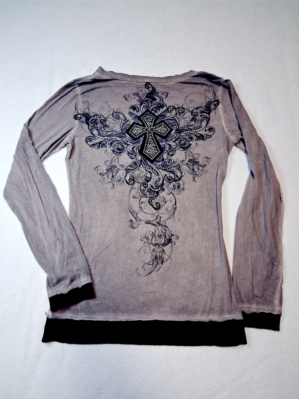 Vintage Y2K Grunge Women’s Grey V-Neck Long Sleeve Top with Embellished Cross - Picture 7 of 10